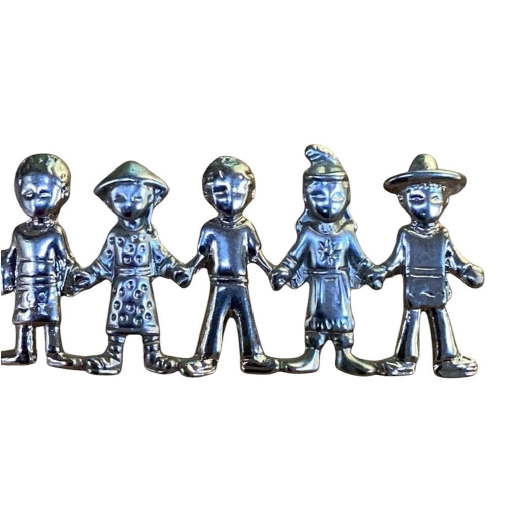 Vintage‎ Premier Silver Children Of The World Holding Hands Peace Love Unity Pin